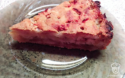 Пирог из тертых яблок остужаем и нарезаем на порции. Приятного аппетита!