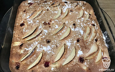 При подаче посыпьте сверху сахарной пудрой, разрезайте на порционные куски. Ешьте охлажденным.