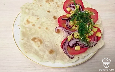 Сверху положите свежий укроп.