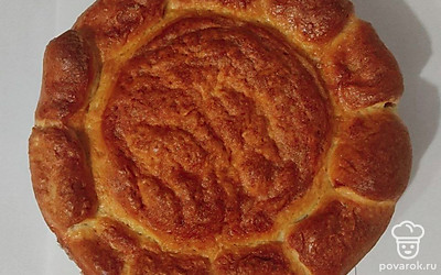 Воздушный дрожжевой пирог с сыром и сосисками — Рецепт с фото