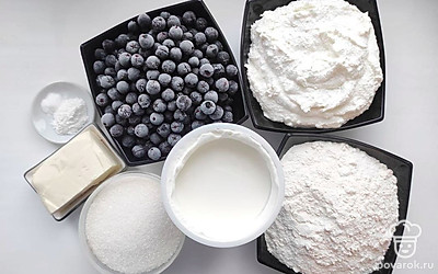 Приготовьте все необходимые ингредиенты, сливочное масло выньте из холодильника или морозильной камеры и оставьте его при комнатной температуре, до размягчения.