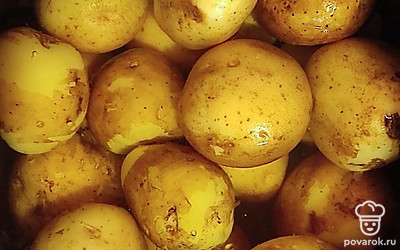 Отварите картофель.