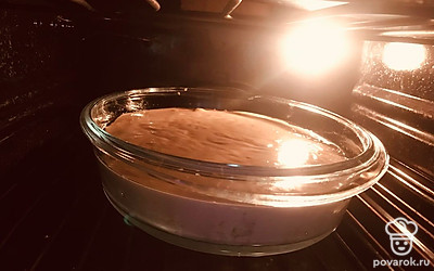 Запекайте пирог при температуре 180 градусов 50 минут.