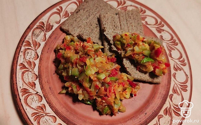 Икра овощная с аджикой и чесноком — Рецепт с фото