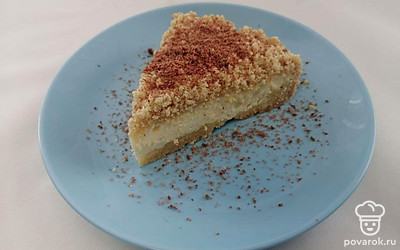 Подавайте пирог в качестве десертного блюда, в самостоятельном виде, а также перед подачей посыпьте какао или тертым шоколадом.