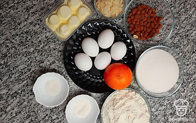 Сливочное масло заранее достаньте с холодильника или морозильной камеры для размягчения. Апельсин тщательно вымойте.