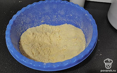 Должна получиться консистенция как на фото. Липкости сильной не должно быть. 