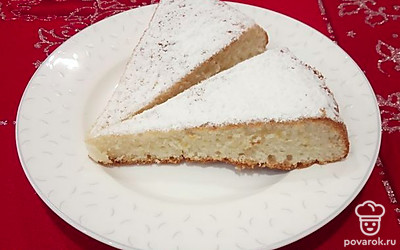 Вместо сахарной пудры можно полить шоколадом. Очень ароматный и вкусный пирог.