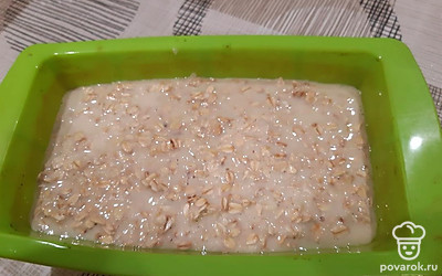 Вылить массу в форму для выпечки, отправить в духовку на 180 градусов на 40 минут.