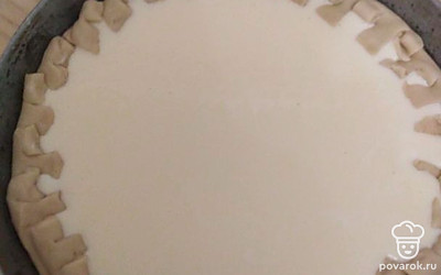 Согнуть края.