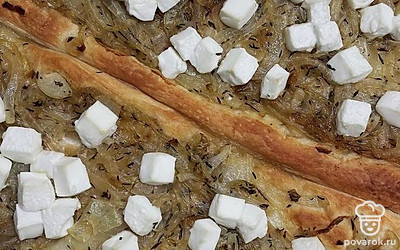 Подаем порционно. 