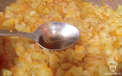 Влейте уксус. Тушите, помешивая, еще 20 минут.