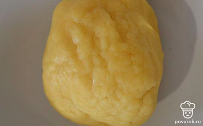 Собираем тесто в шар, накрываем пленкой и отправляем в холодильник на 30 минут.