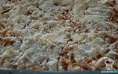 Пирог готов, когда верх подрумянится. Выключаем духовку и оставляем пирог до полного остывания.