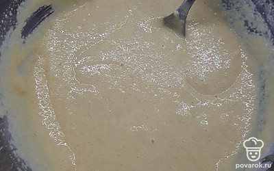 Перемешать тщательно и оставить на 15 минут, чтобы манка набухла.