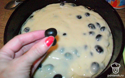 Выложить тесто в форму. Запекать в разогретой до 180 градусов духовке 30 минут.