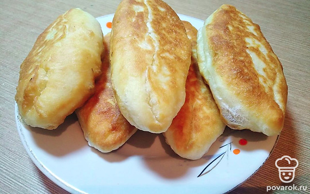 Деревенские пирожки с луком и картофелем — Рецепт с фото