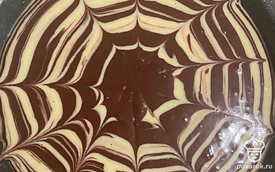 Духовку разогреваю до 180 градусов и ставлю пирог на 40 минут.