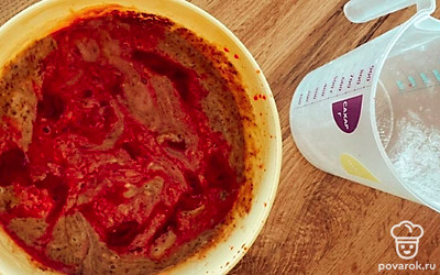 Добавьте в тесто вишню.