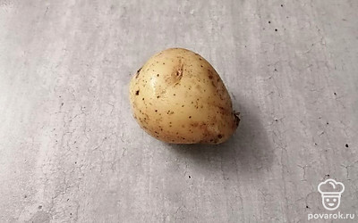 Картошку хорошо помойте и отварите до готовности. 