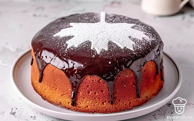 Быстрый бисквитный пирог с шоколадной пропиткой — Рецепт с фото