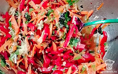 Все ингредиенты в миске хорошо перемешайте.