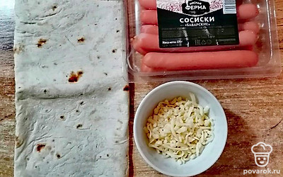 Сыр натрите на терке. Или возьмите сырную стружку.