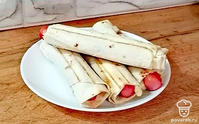 Расплавленный сыр в рулетиках понравится и взрослым, и детям. 