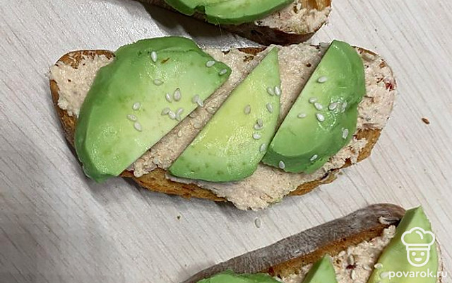 Брускетты с риетом из тунца — Рецепт с фото