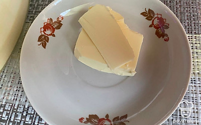 Растопите сливочное масло.