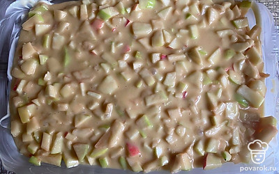 Выложите нашу смесь в блюдо, аккуратно распределите.