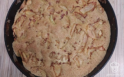 Отправить в духовку на 30-50 минут при 180 градусах (время готовки зависит от вашей духовки). Выпекать до готовности. Тесто должно подрумяниться. 