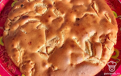 Выпекать 15-20 минут при температуре 150 градусов. Все в зависимости от печки. Проверить спичкой, проткнуть пирог. Спичка должна быть сухая.