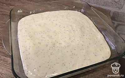 Выложите тесто.