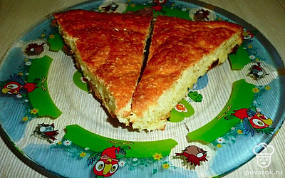 Для того, чтобы произвести впечатление, после выпекания, шарлотку можно посыпать корицей. 