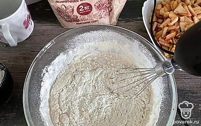 В конце добавьте цедру одного апельсина или лимона. 