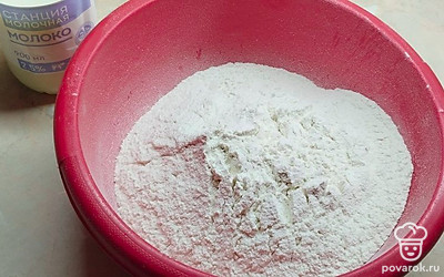 Просейте муку.