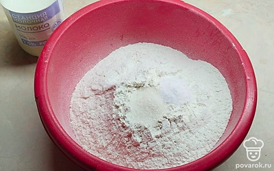 Добавьте соль и сахар.