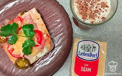 Подавайте порционно, украсив веточкой кинзы.