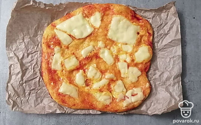 Сырная пицца готова. 