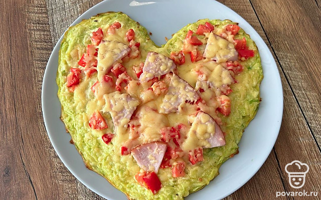 Летняя кабачковая пицца с карбонадом, томатами и сыром — Рецепт с фото