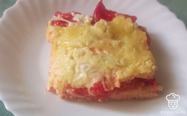 Домашняя пицца с помидорами и сосисками — Рецепт с фото