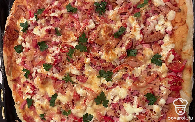 Большая пицца-пирог с луком — Рецепт с фото