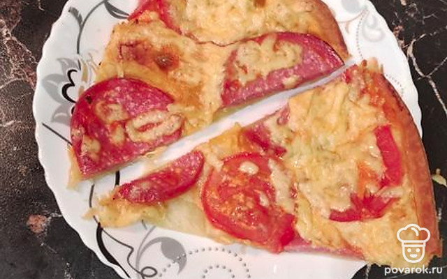 Тонкая домашняя пицца на слоеном тесте — Рецепт с фото