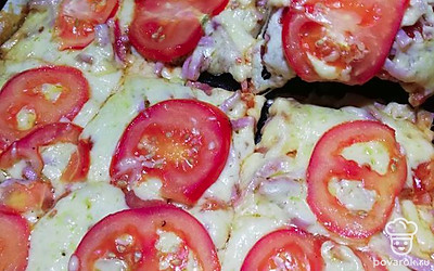 Подавать горячей, при желании украсить свежей зеленью. 