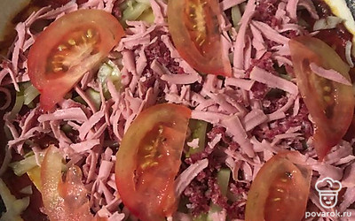 Формируем начинку и делаем заливку сверху. 