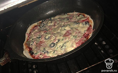 Ставим в духовку на 170-190 градусов. 