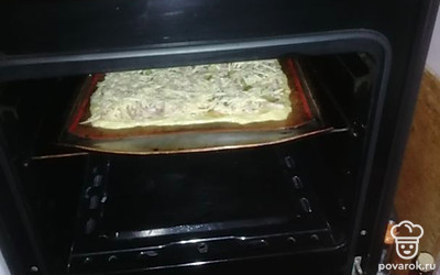 Поставить в разогретую до 190 градусов на 15-20 минут. 