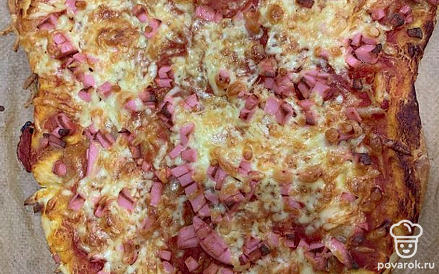 Пицца «Медведь» с протертыми томатами и колбасой — Рецепт с фото