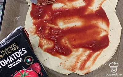 Добавить перетертые томаты или томатную пасту.